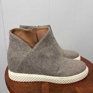 Aerosoles Zirah ankle Booties Taupe Size 10.5M